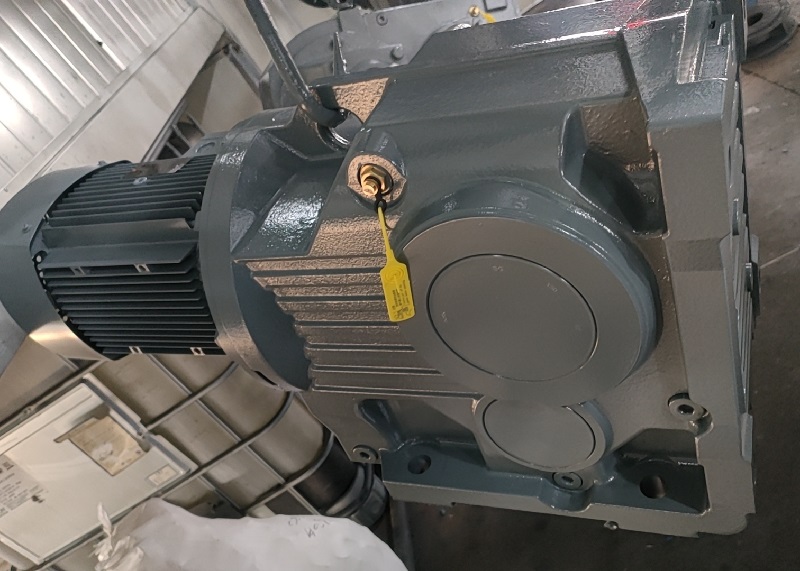 混泥土搅拌站减速机,K167减速电机,KA167DRS200M4减速器.jpg